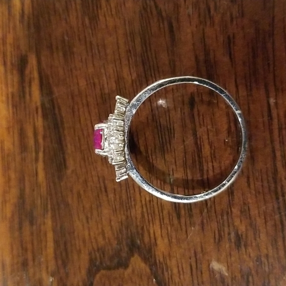 Crimson Starburst Ring - Picture 4 of 4